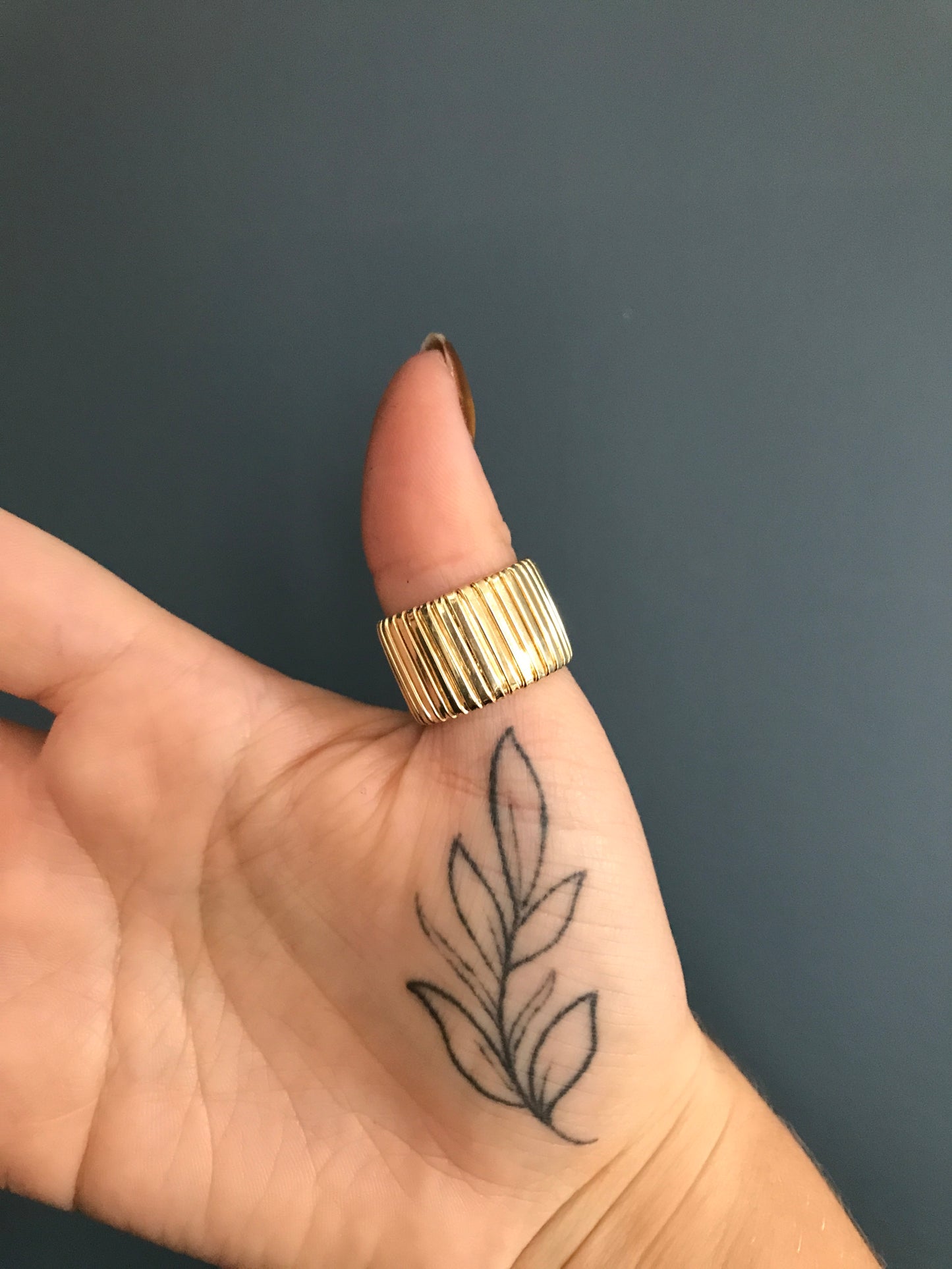 Wide 14ct yellow gold stretch ring
