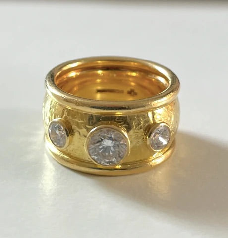Our customers original ring, which they wanted remodelled