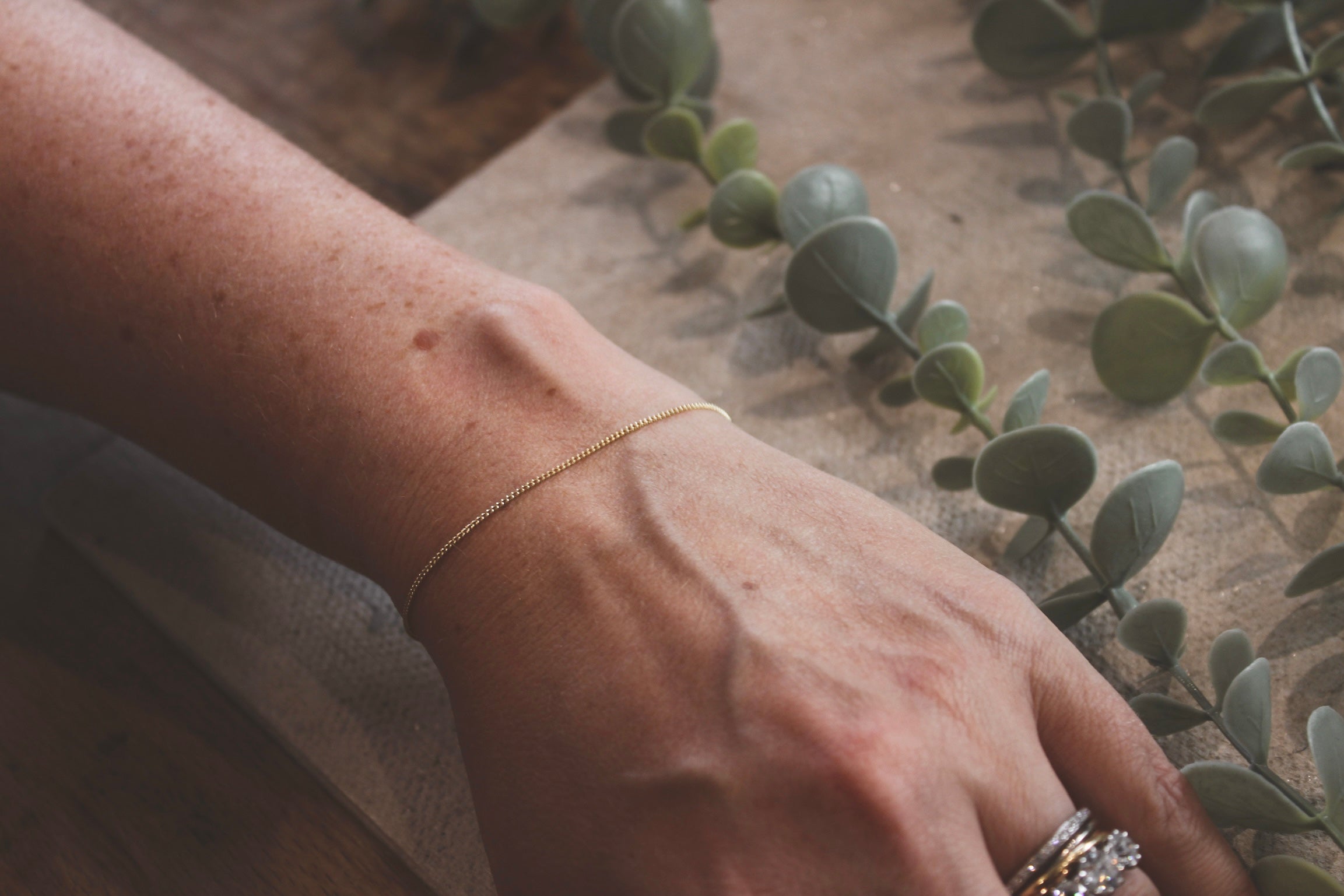 Delicate welded permanent bracelet in yellow or white gold