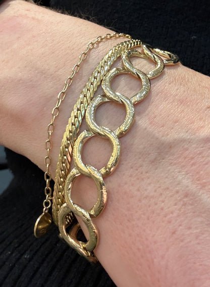 Round link fancy gold bracelet